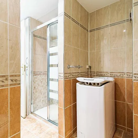 Pyr Apartment *