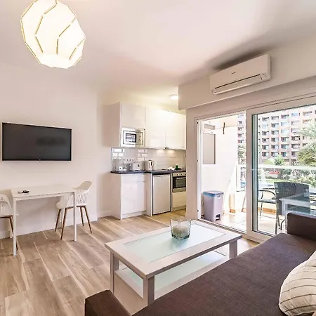 Pyr Apartment
